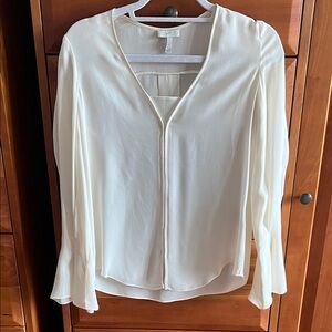 Joie Latacia silk top in excellent condition! Romantic, free flowing. Size Small